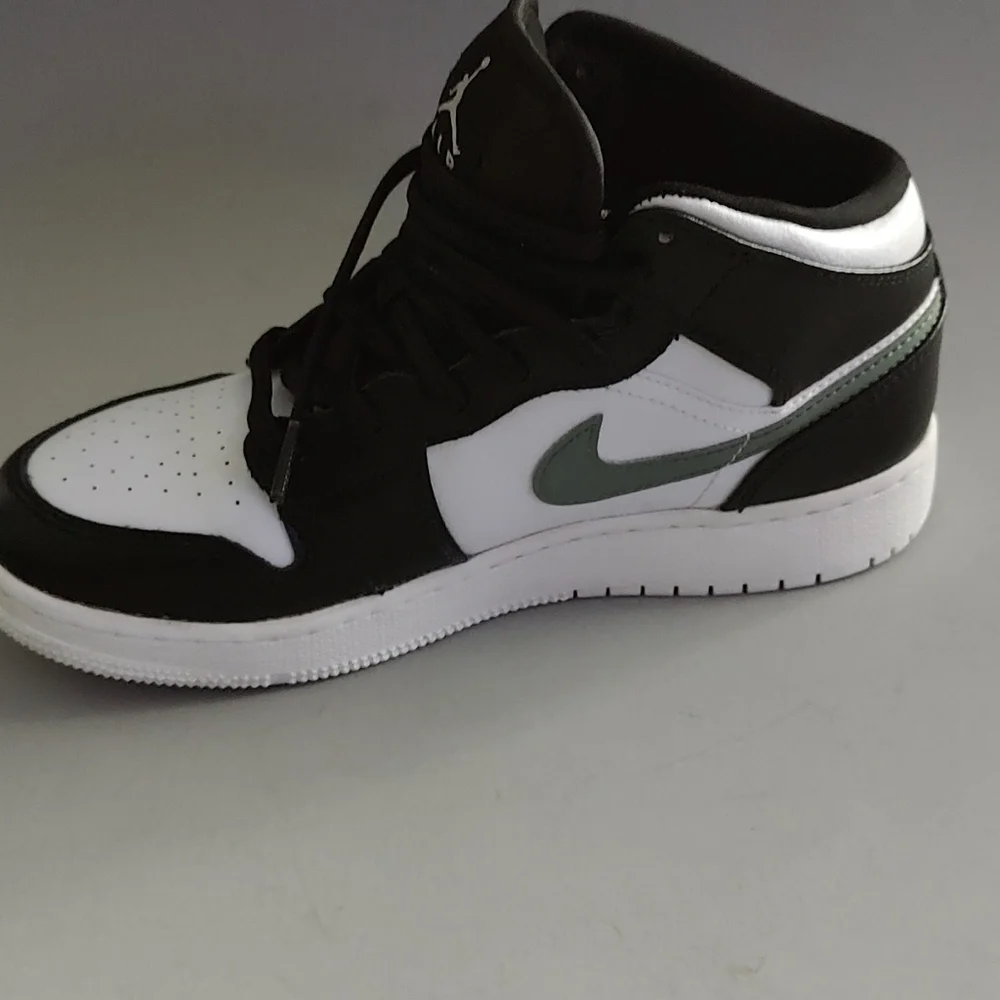 Air Jordan 1 mid multicolor Swoosh  Size 5 Y Leather Sneakers Wings logo